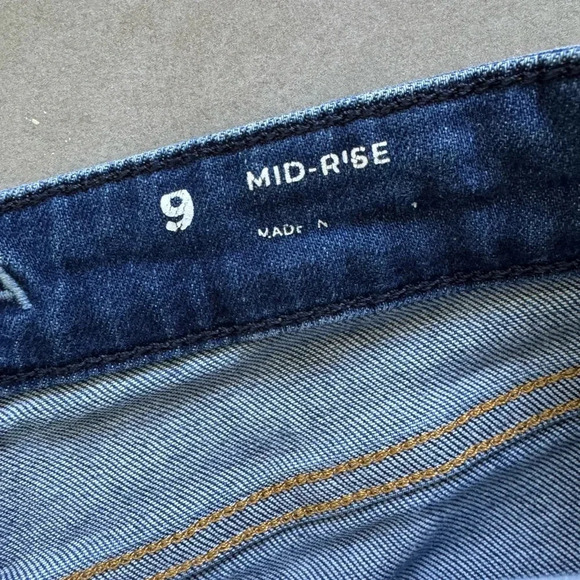 Arizona Jean Co. Women’s Mid-Rise Denim Shorts Size 9 Raw Hem - Picture 4 of 9